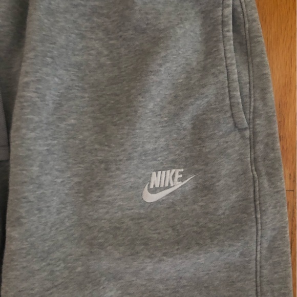 Nike men’s club joggers - Picture 2 of 6